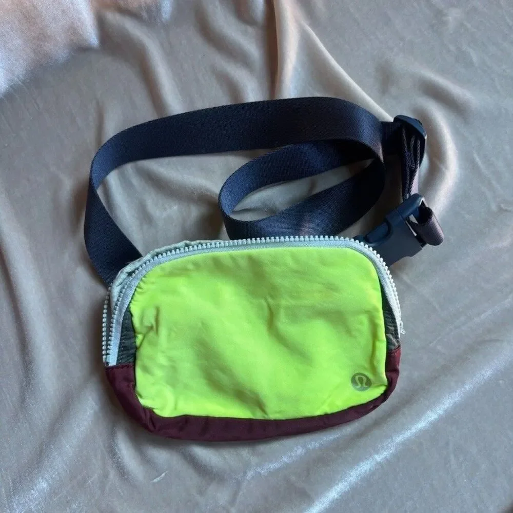 Lululemon Everywhere Belt Bag 1L Colorblock Highlight Yellow Savannah Green